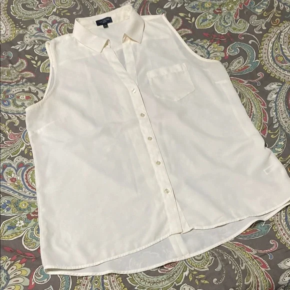 Sleeveless White Blouse - Picture 1 of 4